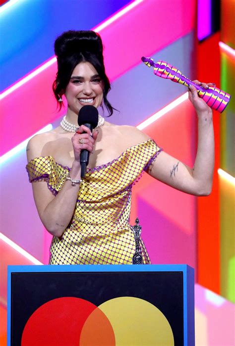 dua lipa twerk|Dua Lipa thrills Brit Awards fans by flashing her bum as she .